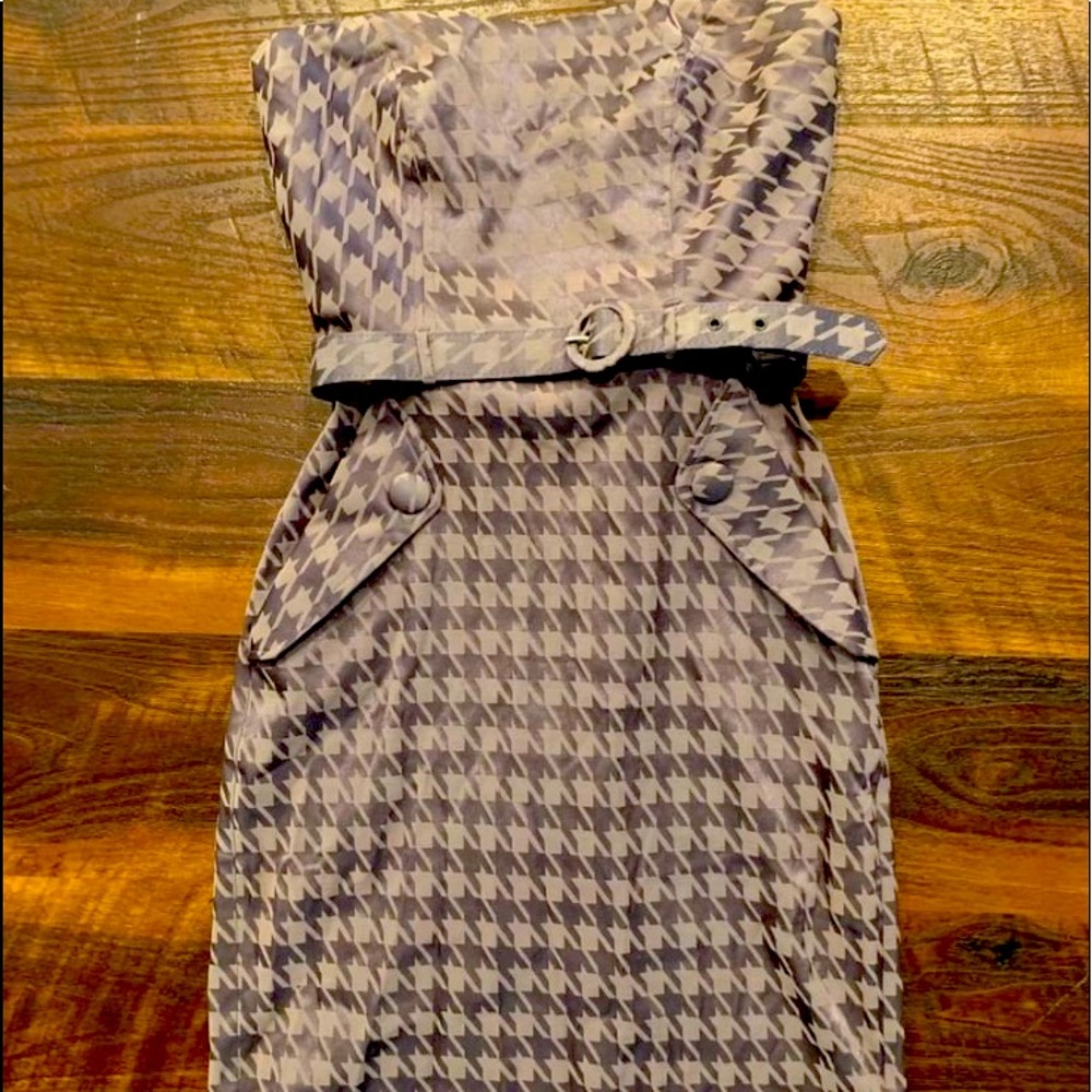 Vintage print dress with pockets!